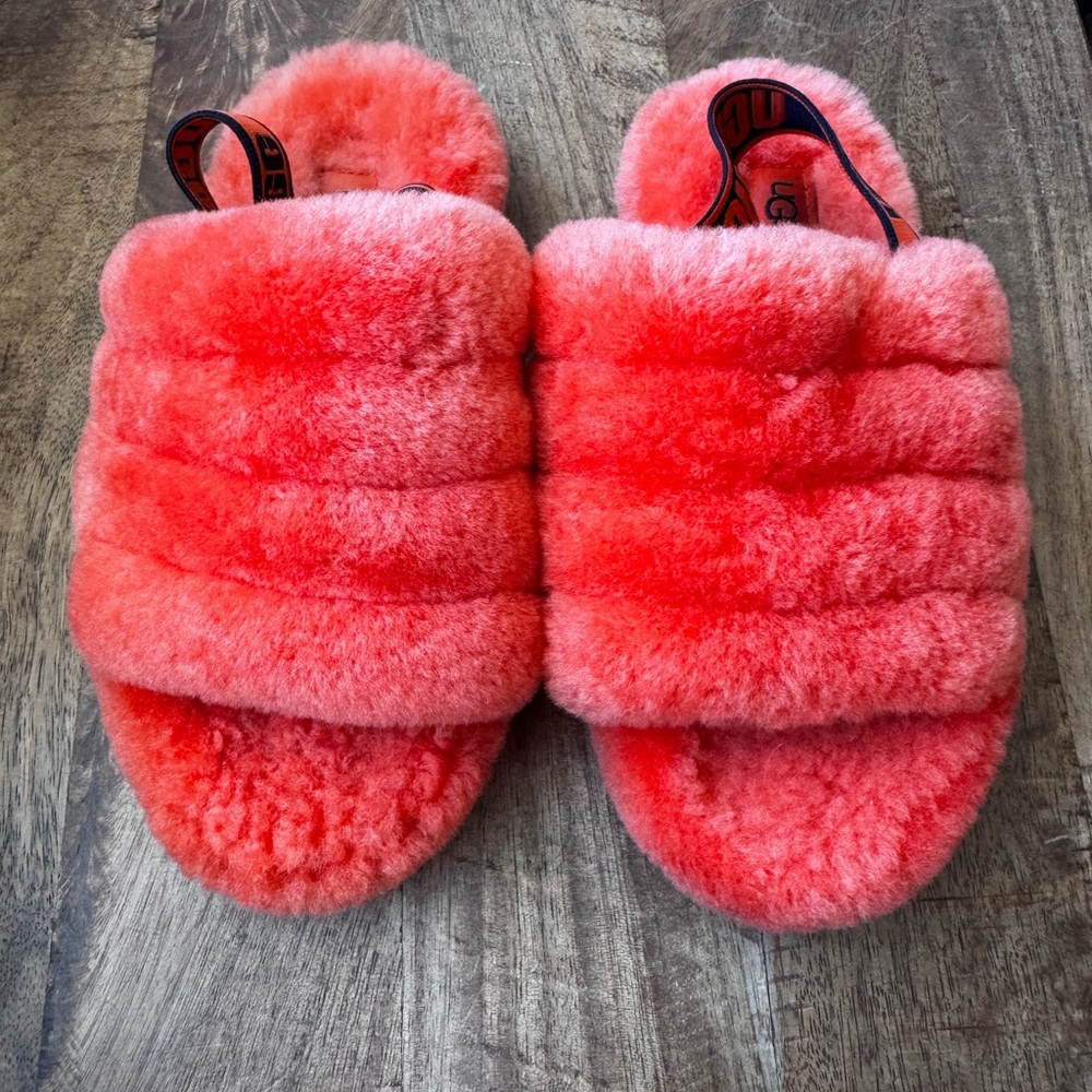 UGG Fluff Yeah sandals in Orange, size 1.